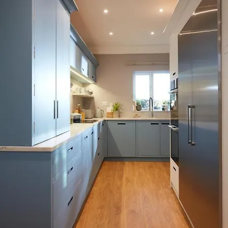 Spacious 4 Bed Family In Parkland Setting Vakantiehuis