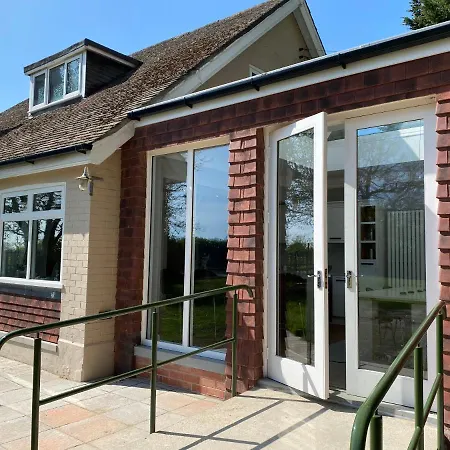 Vakantiehuis Spacious 4 Bed Family In Parkland Setting