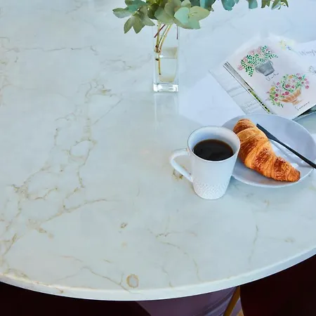 Spacious 4 Bed Family In Parkland Setting يورك