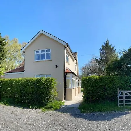 بيت للعطل Spacious 4 Bed Family In Parkland Setting