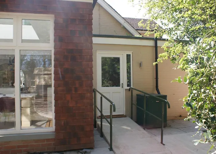 Spacious 4 Bed Family In Parkland Setting York